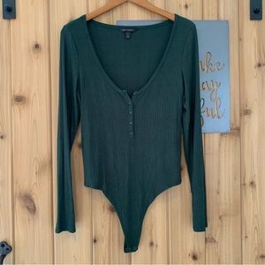 Banana Republic Large Green Ribbed Long Sleeve Bodysuit
